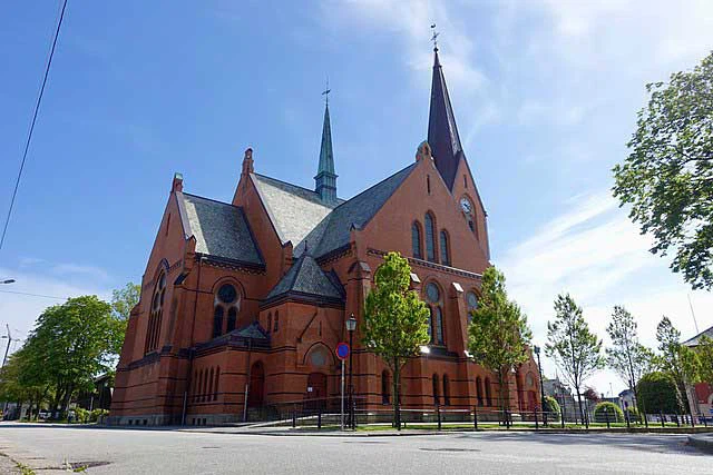 Vår Frelses Church, Folk Museum and City Centre