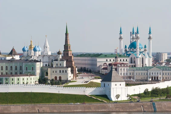 Площадь 1 мая (Казанский Кремль) / First of May Square (Kazan Kremlin)