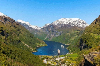 Flydalsjuvet Viewpoint